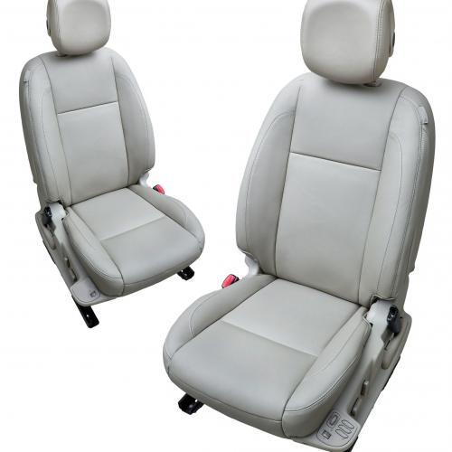 Obszycie foteli skórą w Renault Latitude PFI car styling 